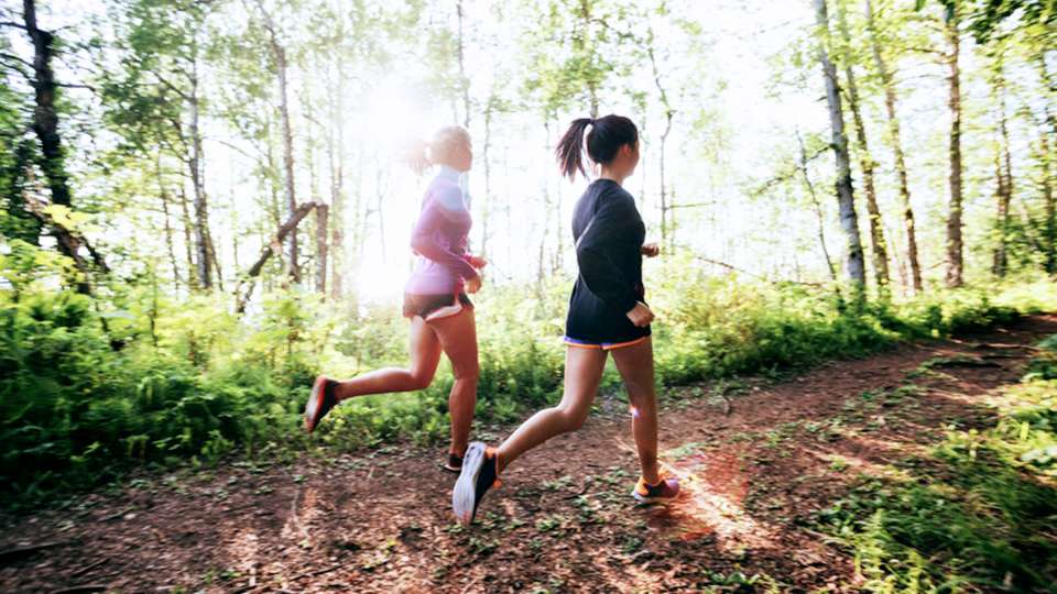 two-women-trail-running