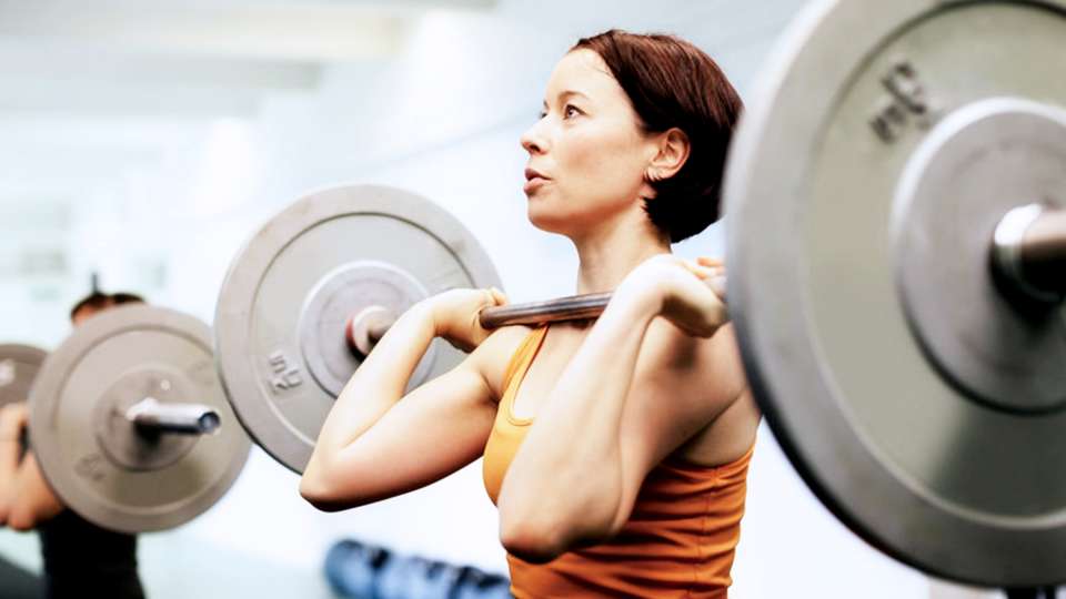 woman-weightlifting