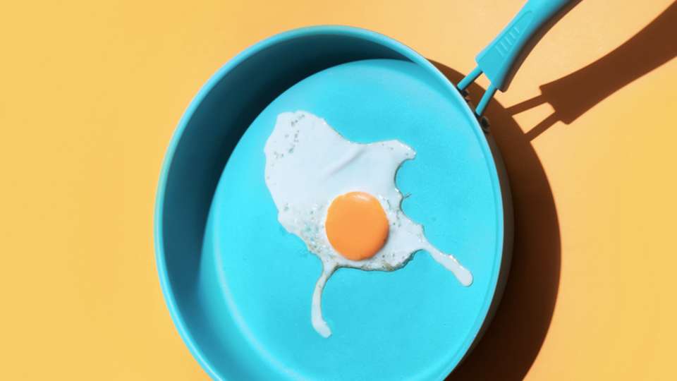 egg frying in a pan