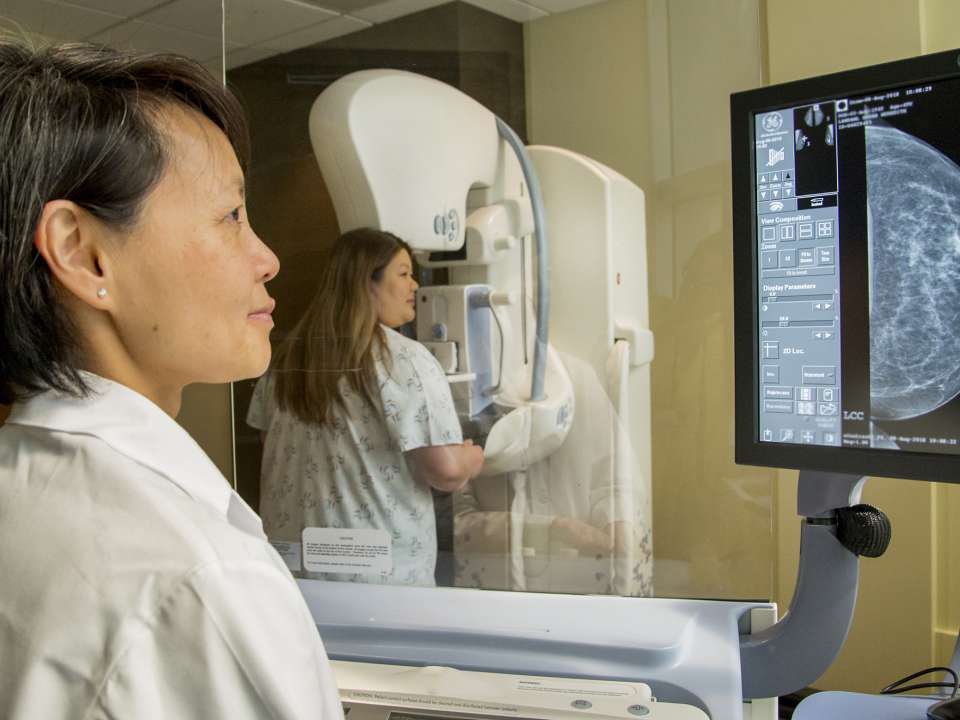 Woman-getting-3D-mammogram