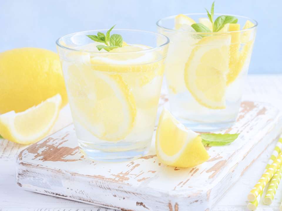 lemon-sparkling-water