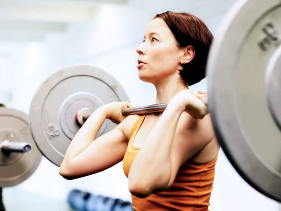 woman-weightlifting
