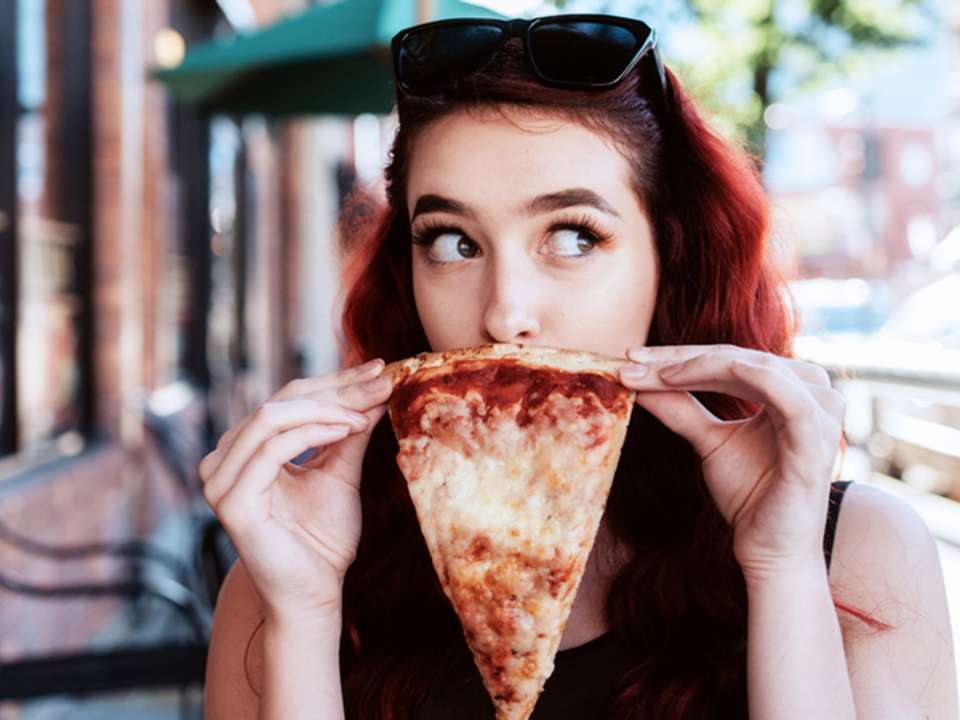 woman-holding-pizza